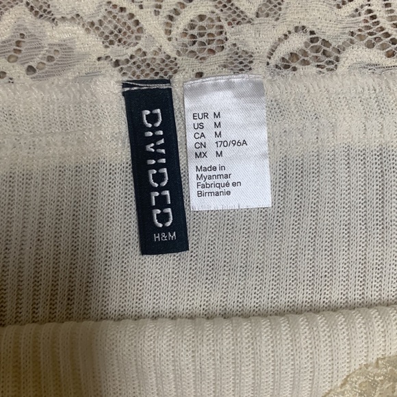 2/$15 H&M White Lace Off the Shoulder Top in Great Condition - Picture 3 of 5